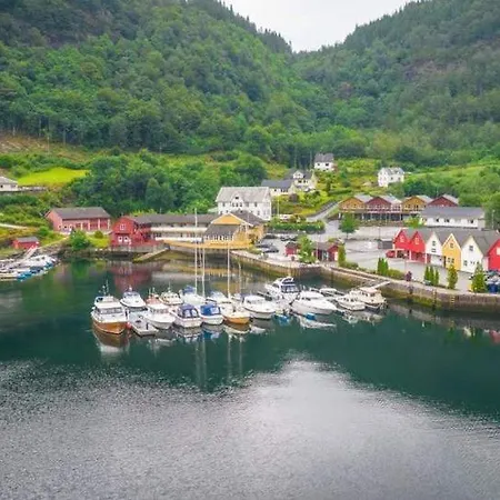 Leirvik I Sogn-apartment Ostello Leirvik (Sogn og Fjordane)