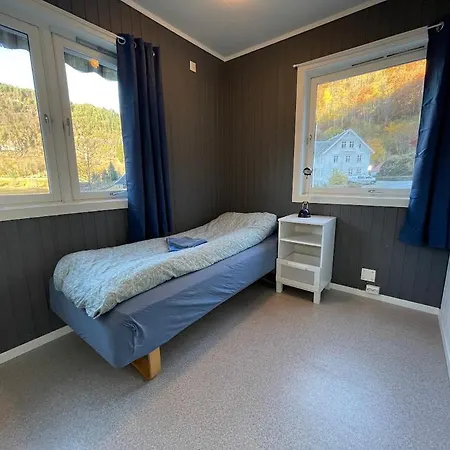Leirvik I Sogn-apartment *