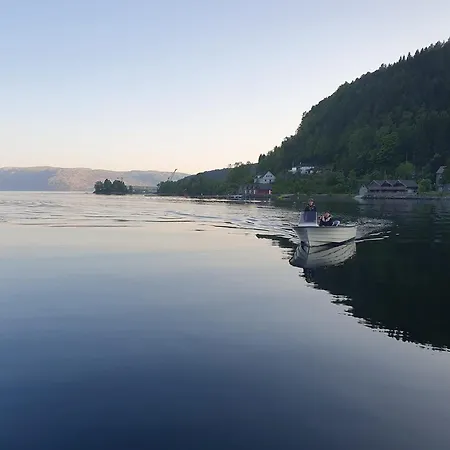I Sogn-apartment بيت شباب Leirvik (Sogn og Fjordane)